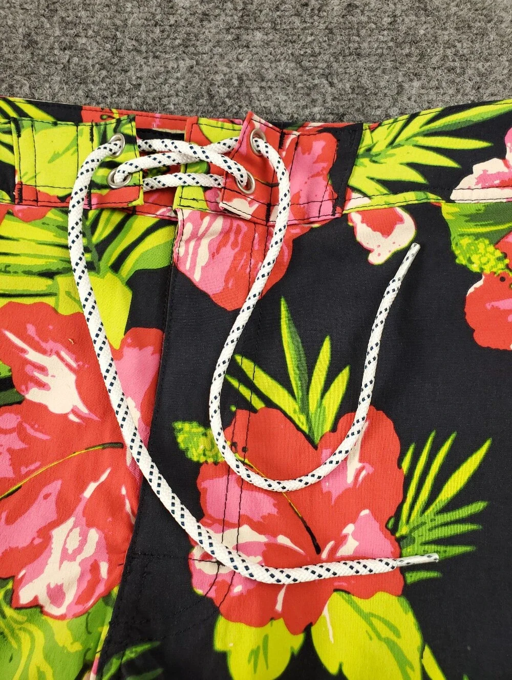 J Crew Hibiscus Floral Swim Trunks Mens 31 Black Pink Tropical Hawaiian All Over